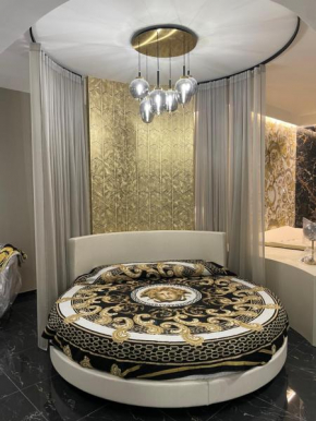 Versace Luxury Room, Corleone